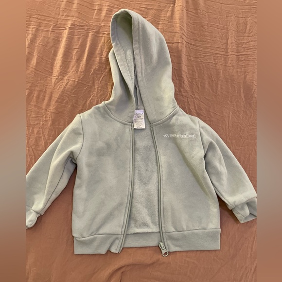 Lila & Jack 2 Piece set. Zip up jacket & sweat pants. - Picture 4 of 6